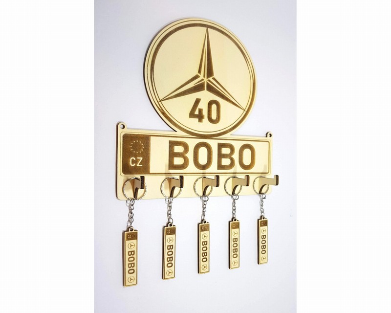 Věšák na klíče s 5ti klíčenkami